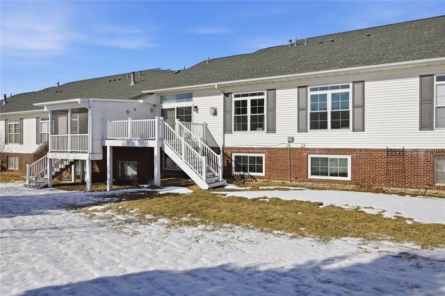 2665 Hunters Ridge Rd, Marion, IA 52302