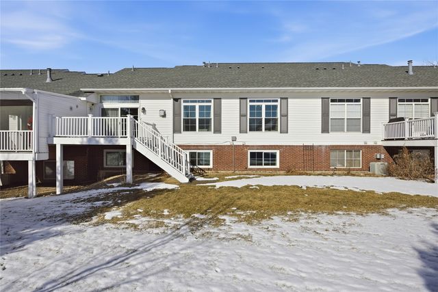 2665 Hunters Ridge Rd, Marion, IA 52302