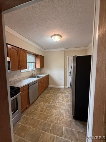 51 Laverack Avenue, Lancaster, NY 14043