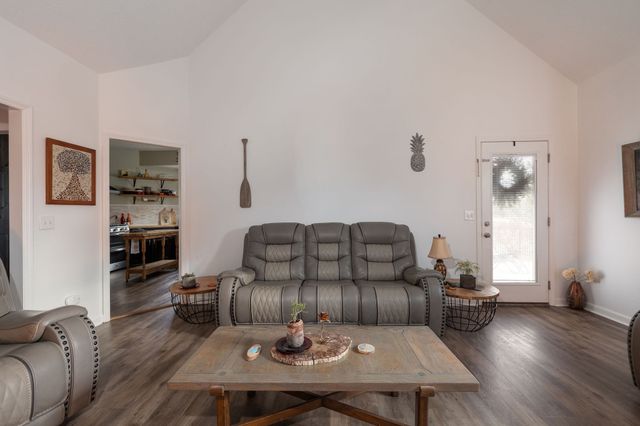 95 Old 25 Loop, Castalian Springs, TN 37031