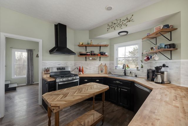 95 Old 25 Loop, Castalian Springs, TN 37031