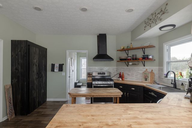 95 Old 25 Loop, Castalian Springs, TN 37031