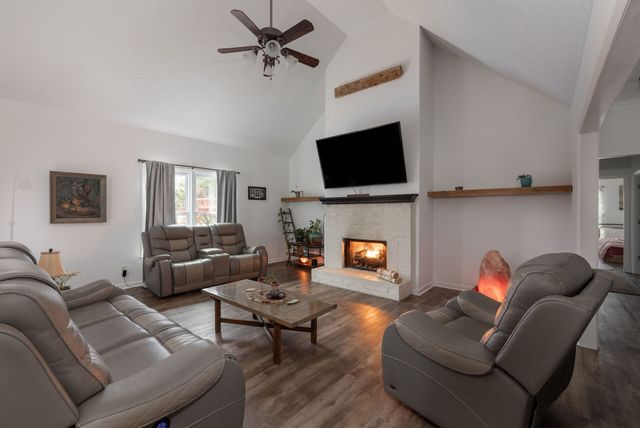 95 Old 25 Loop, Castalian Springs, TN 37031