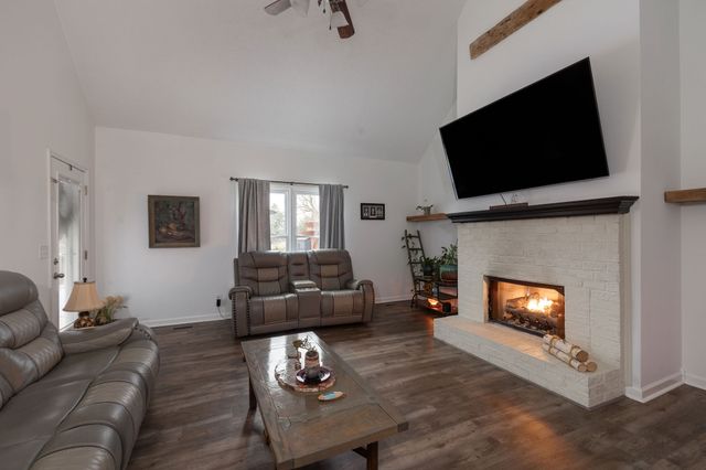 95 Old 25 Loop, Castalian Springs, TN 37031