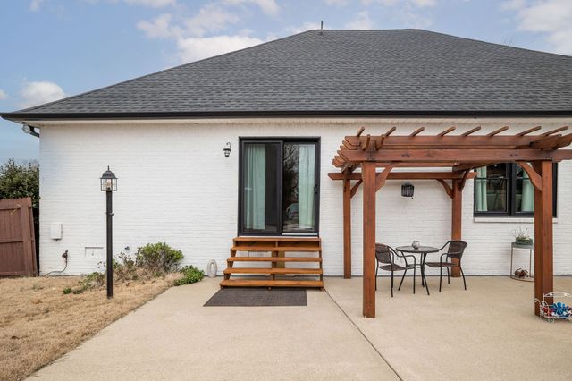 95 Old 25 Loop, Castalian Springs, TN 37031