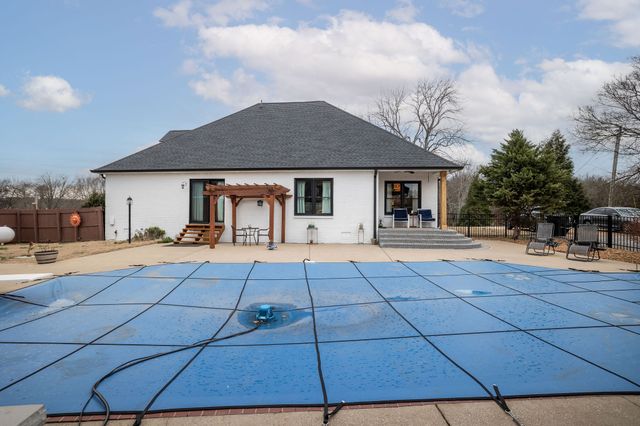 95 Old 25 Loop, Castalian Springs, TN 37031