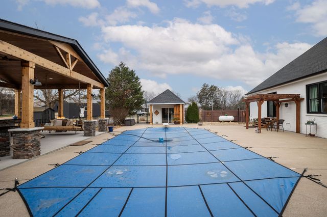 95 Old 25 Loop, Castalian Springs, TN 37031