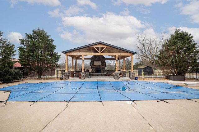 95 Old 25 Loop, Castalian Springs, TN 37031