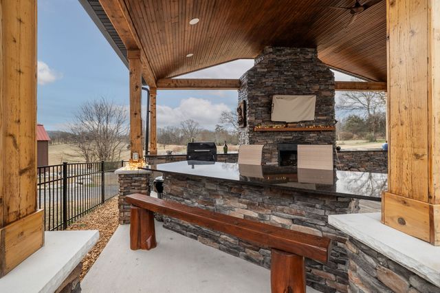 95 Old 25 Loop, Castalian Springs, TN 37031