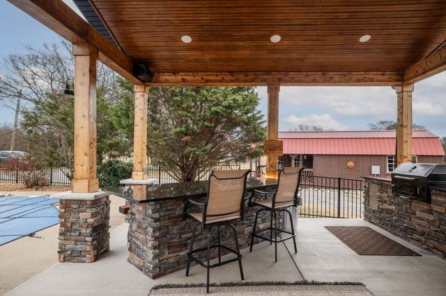 95 Old 25 Loop, Castalian Springs, TN 37031