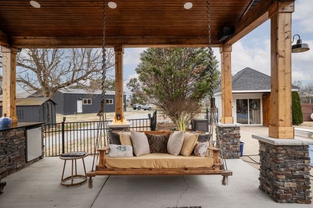 95 Old 25 Loop, Castalian Springs, TN 37031