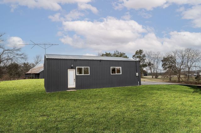 95 Old 25 Loop, Castalian Springs, TN 37031