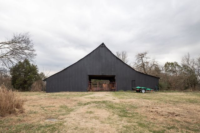 95 Old 25 Loop, Castalian Springs, TN 37031
