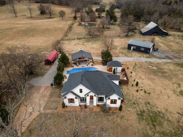 95 Old 25 Loop, Castalian Springs, TN 37031