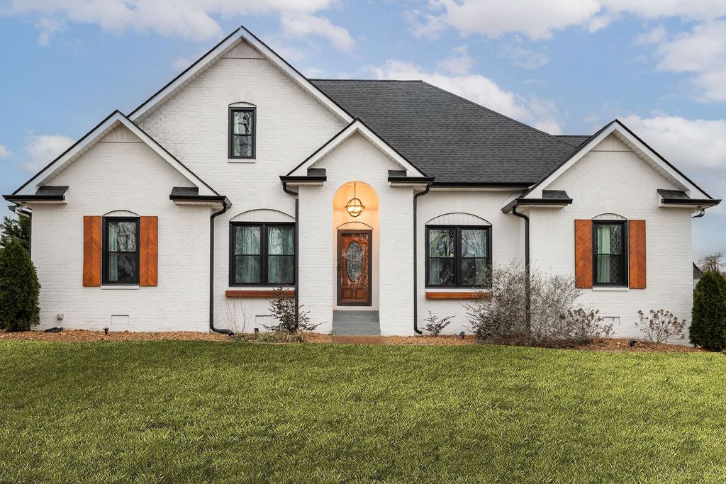 95 Old 25 Loop, Castalian Springs, TN 37031