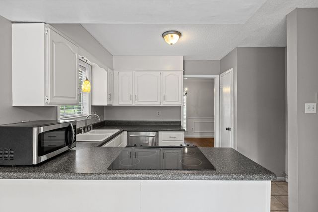 2543 BIRCHTREE DR, Germantown, TN 38138