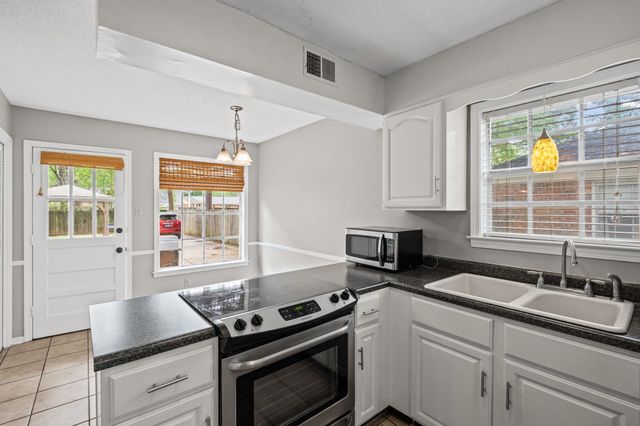 2543 BIRCHTREE DR, Germantown, TN 38138