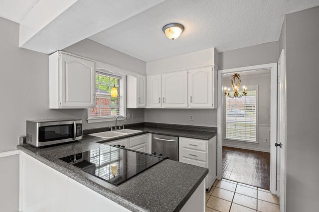 2543 BIRCHTREE DR, Germantown, TN 38138