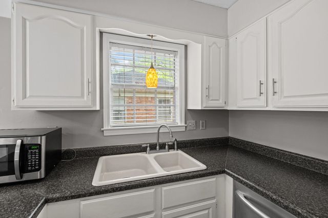 2543 BIRCHTREE DR, Germantown, TN 38138