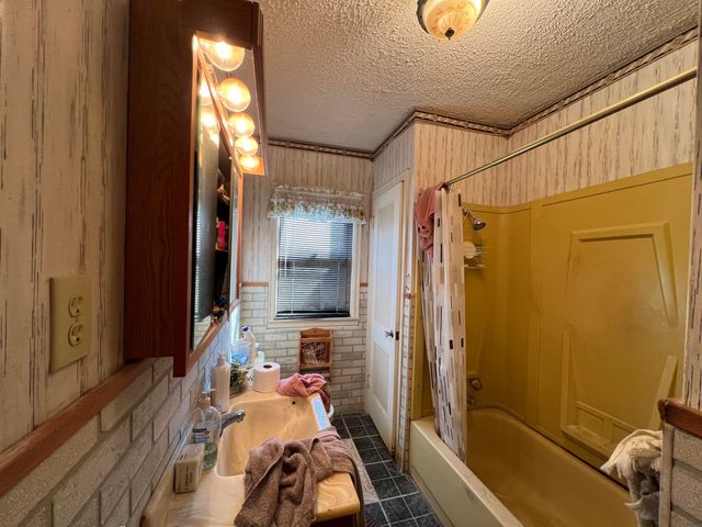 3131 AVENUE A, Council Bluffs, IA 51501