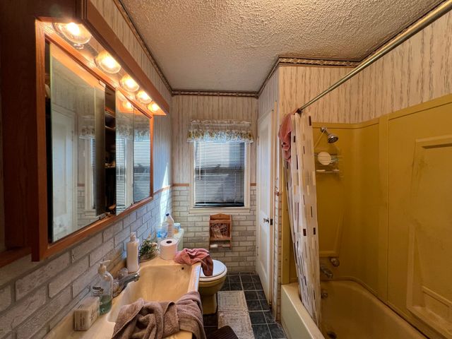 3131 AVENUE A, Council Bluffs, IA 51501