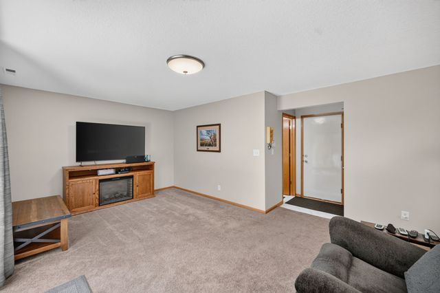 485 Fawn Circle, Pleasant Hill, IA 50327