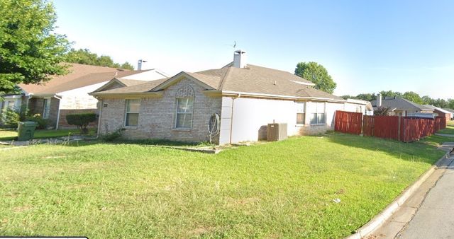 1001 Flower Drive, Arlington, TX 76017