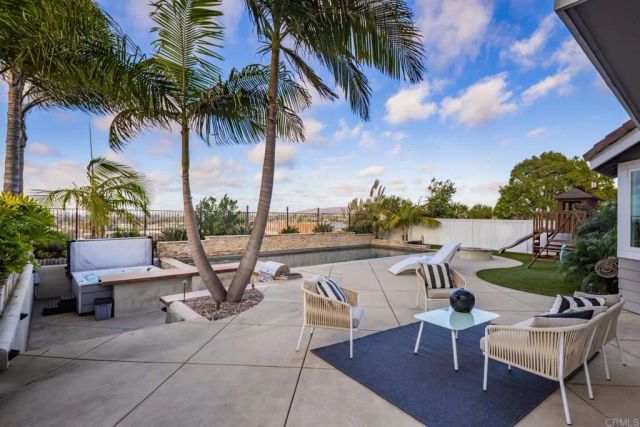 608 Crest Drive, Encinitas, CA 92024