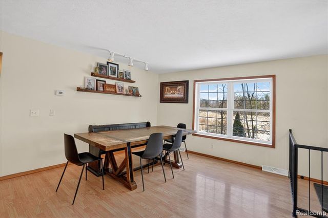 22092 Clear Lake Road, Battle Creek, MI 49014