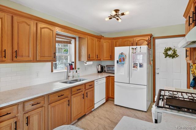 22092 Clear Lake Road, Battle Creek, MI 49014