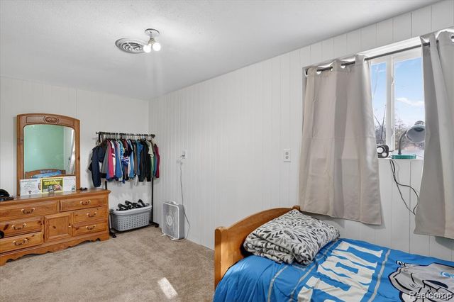 22092 Clear Lake Road, Battle Creek, MI 49014