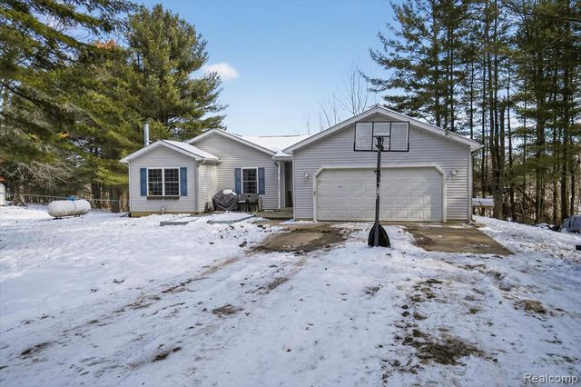 22092 Clear Lake Road, Battle Creek, MI 49014