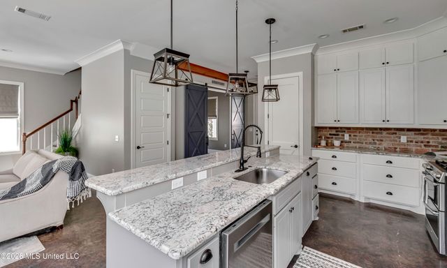 150 Pine Ridge Circle, Brandon, MS 39047