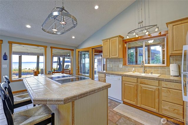 870 Livingston Bay Shore Drive, Camano Island, WA 98282