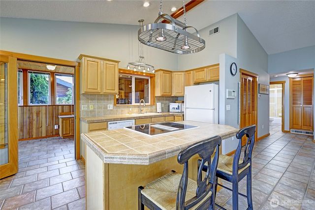 870 Livingston Bay Shore Drive, Camano Island, WA 98282