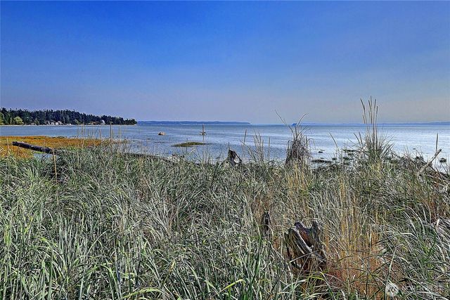 870 Livingston Bay Shore Drive, Camano Island, WA 98282