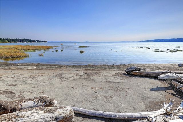 870 Livingston Bay Shore Drive, Camano Island, WA 98282