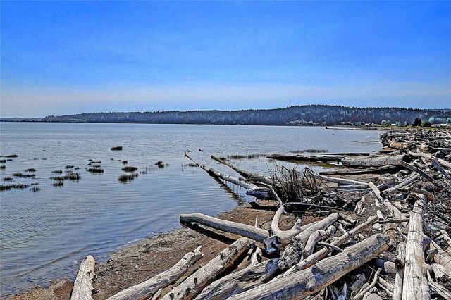 870 Livingston Bay Shore Drive, Camano Island, WA 98282