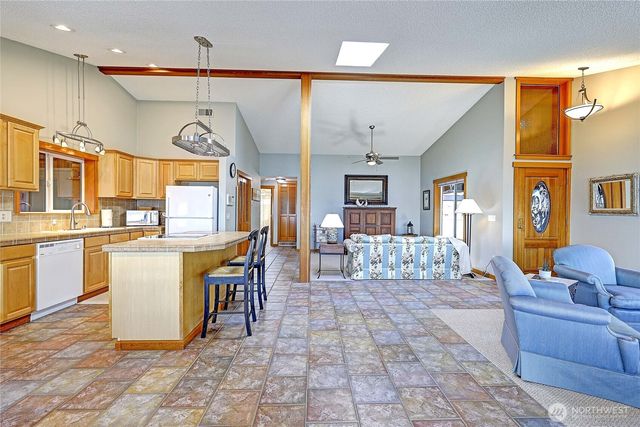 870 Livingston Bay Shore Drive, Camano Island, WA 98282