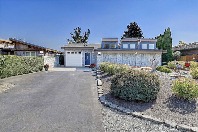 870 Livingston Bay Shore Drive, Camano Island, WA 98282
