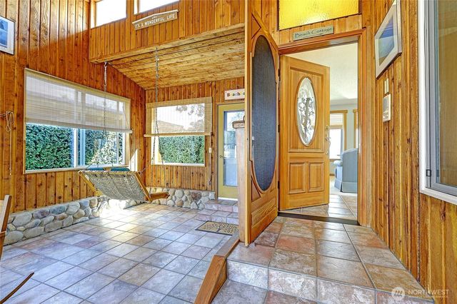 870 Livingston Bay Shore Drive, Camano Island, WA 98282