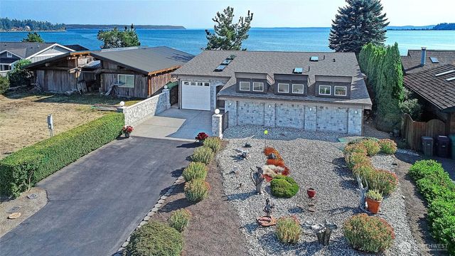 870 Livingston Bay Shore Drive, Camano Island, WA 98282