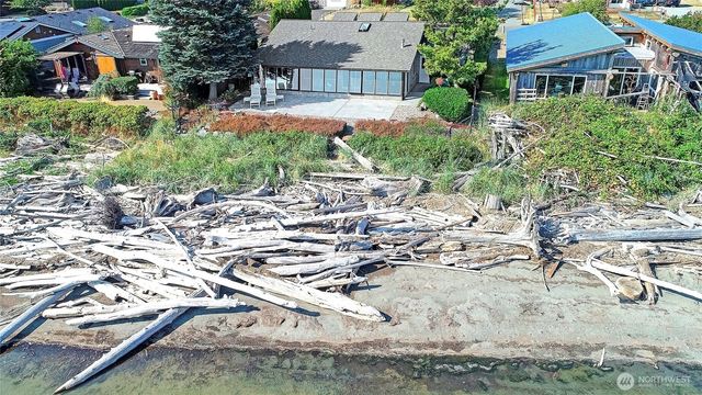 870 Livingston Bay Shore Drive, Camano Island, WA 98282