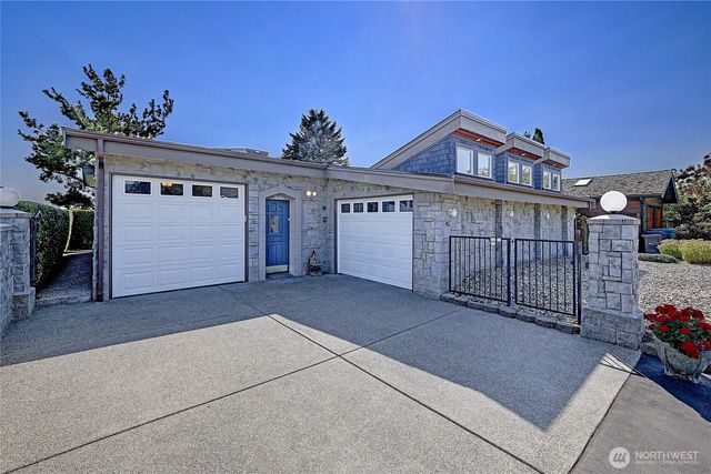 870 Livingston Bay Shore Drive, Camano Island, WA 98282