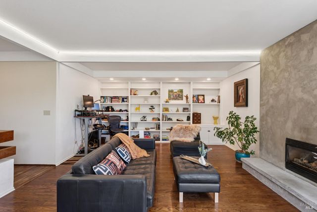 1475 Los Olivos Rd, Santa Rosa, CA 95404