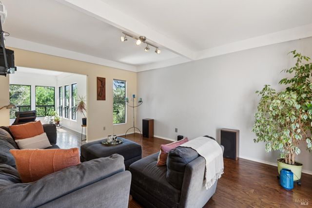 1475 Los Olivos Rd, Santa Rosa, CA 95404