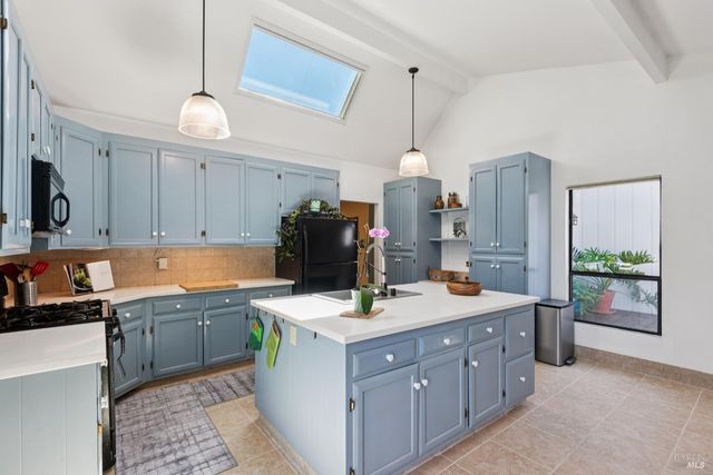 1475 Los Olivos Rd, Santa Rosa, CA 95404