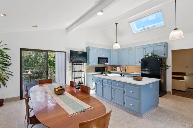 1475 Los Olivos Rd, Santa Rosa, CA 95404