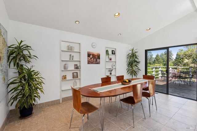 1475 Los Olivos Rd, Santa Rosa, CA 95404