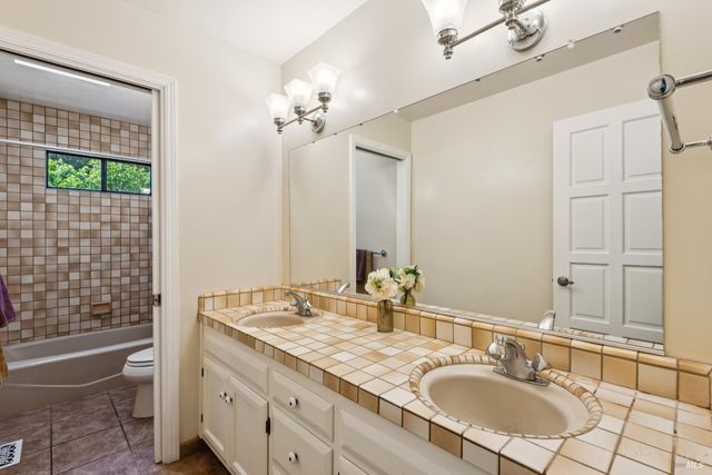 1475 Los Olivos Rd, Santa Rosa, CA 95404